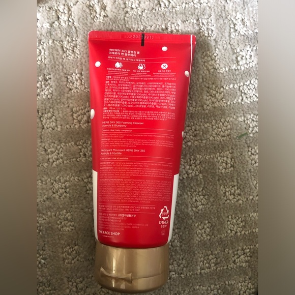 Herb Day 365 by the face shop foaming cleanser 170ml acerola & blueberry - Picture 2 of 5